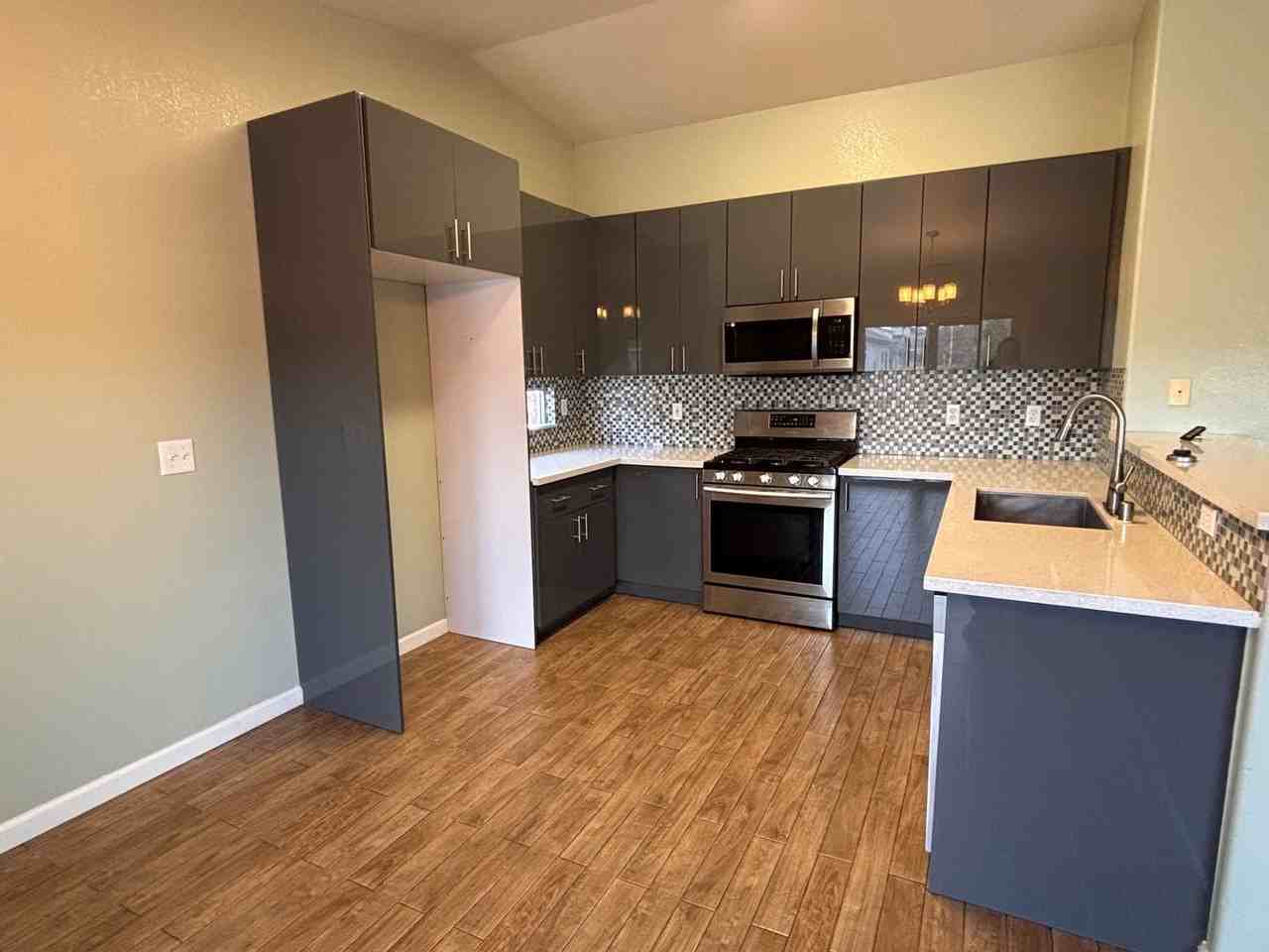 830 Randell Dr - Photo 2 of 15