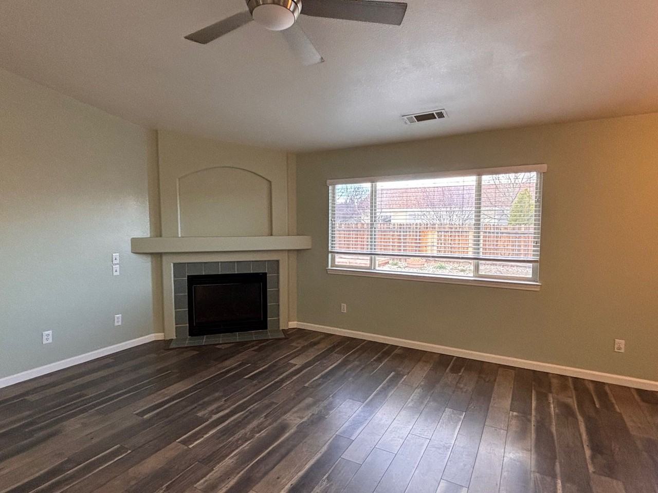 830 Randell Dr - Photo 3 of 15