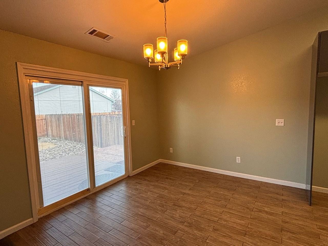 830 Randell Dr - Photo 4 of 15