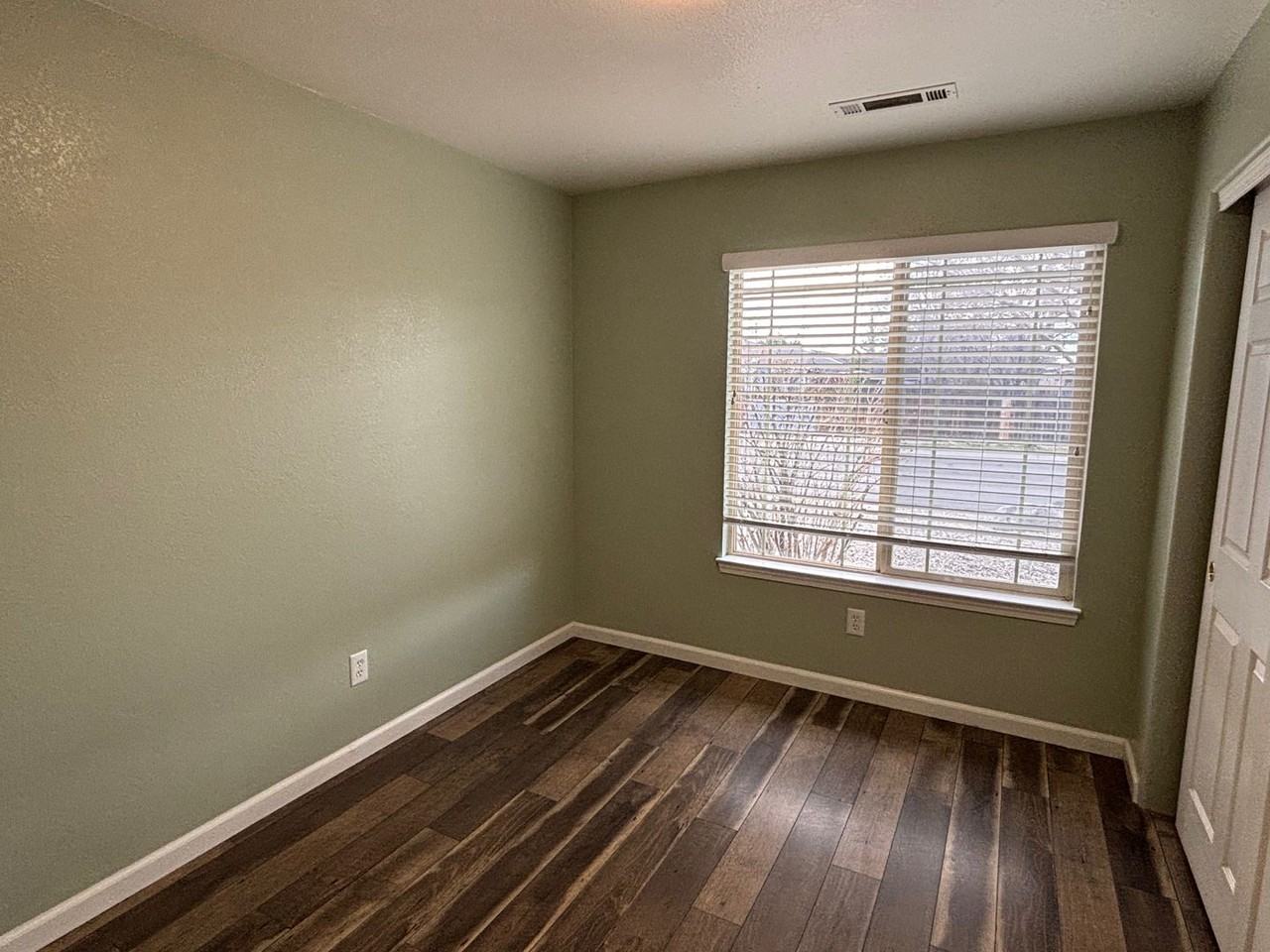 830 Randell Dr - Photo 5 of 15