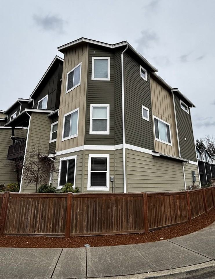 17401 118th Avenue Ct E - Photo 2 of 15