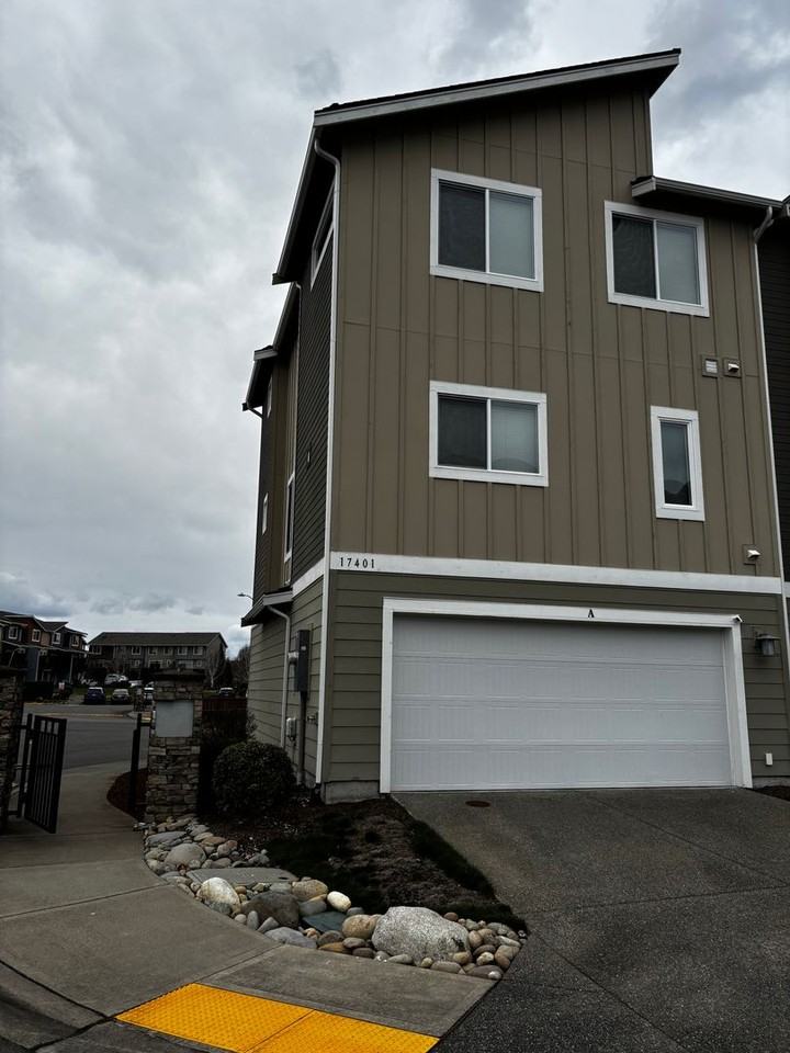 17401 118th Avenue Ct E - Photo 3 of 15