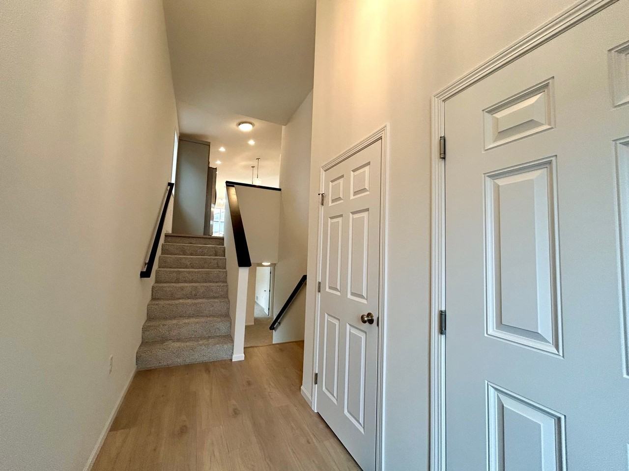 6746 Meadow View Dr S - Photo 4 of 33