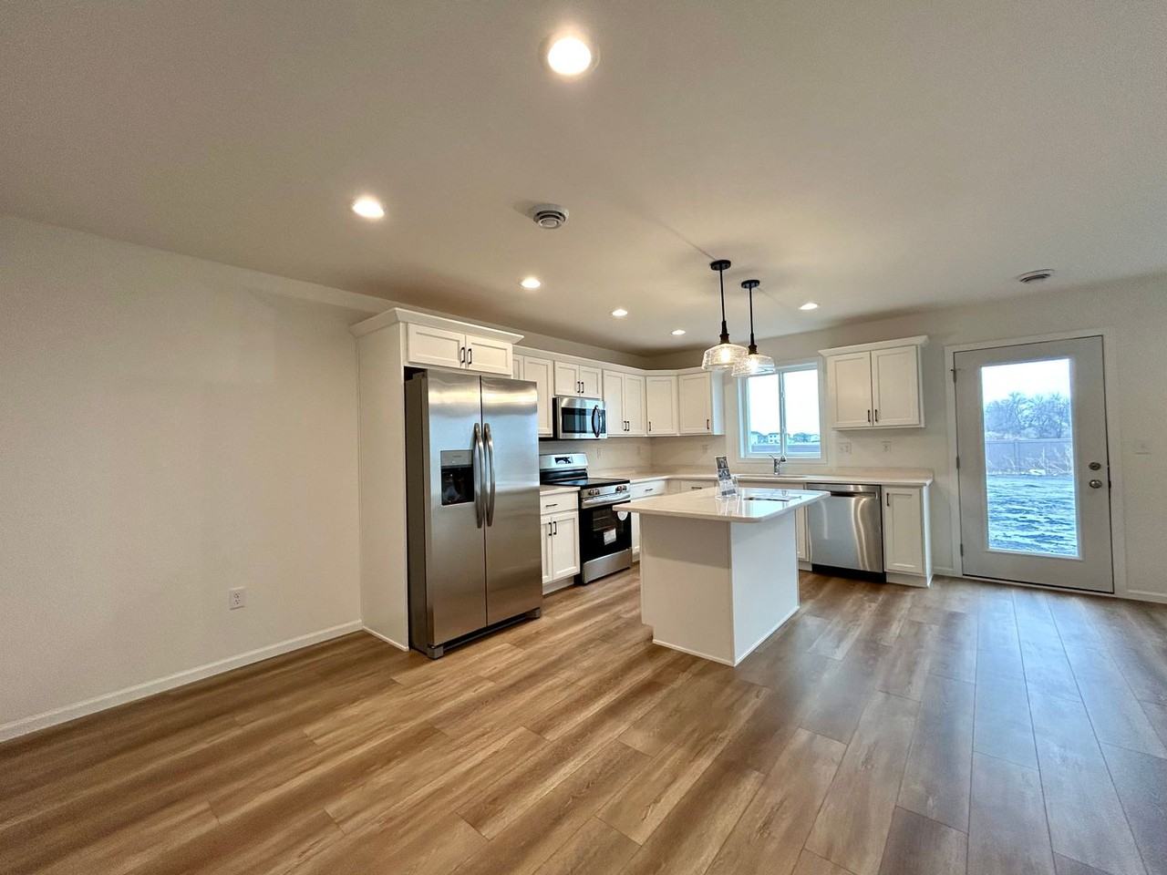 6750 Meadow View Dr S - Photo 5 of 28