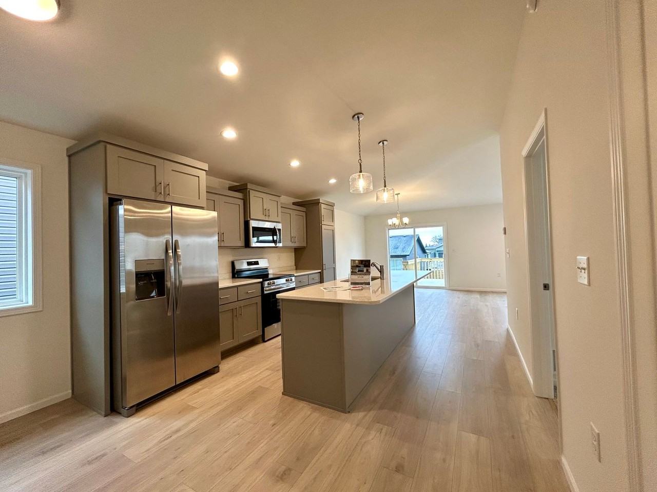 1148 55th Ave W - Photo 6 of 33