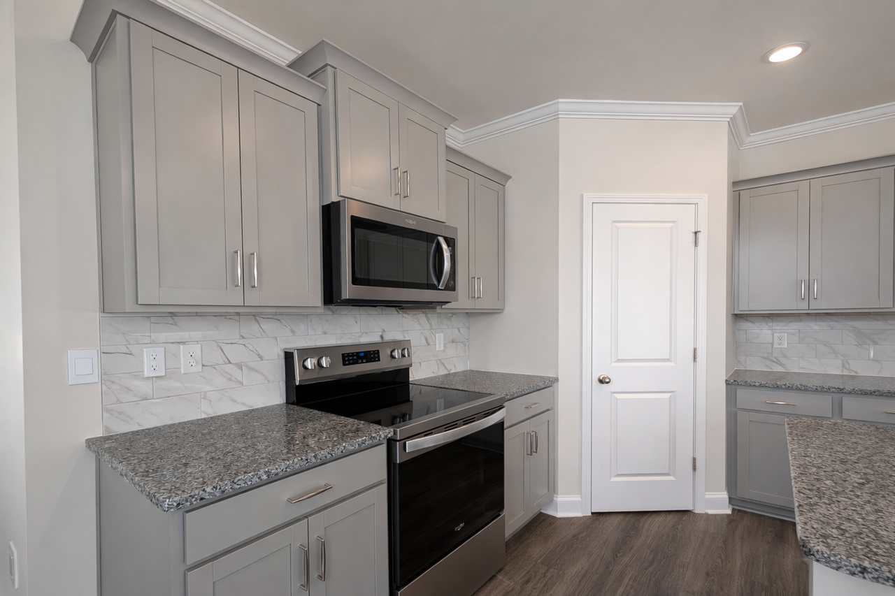 381 Creekview Rd - Photo 4 of 16