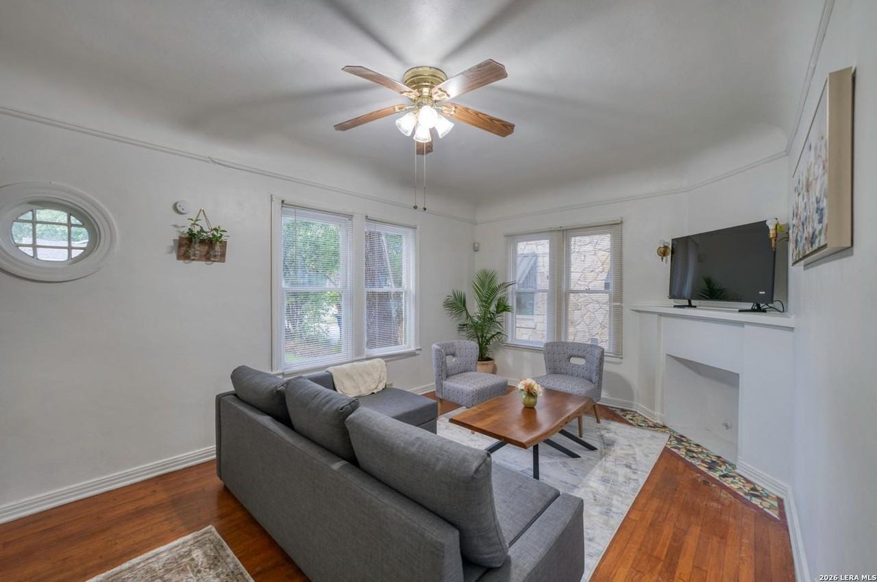 311 E Lullwood Ave - Photo 3 of 9