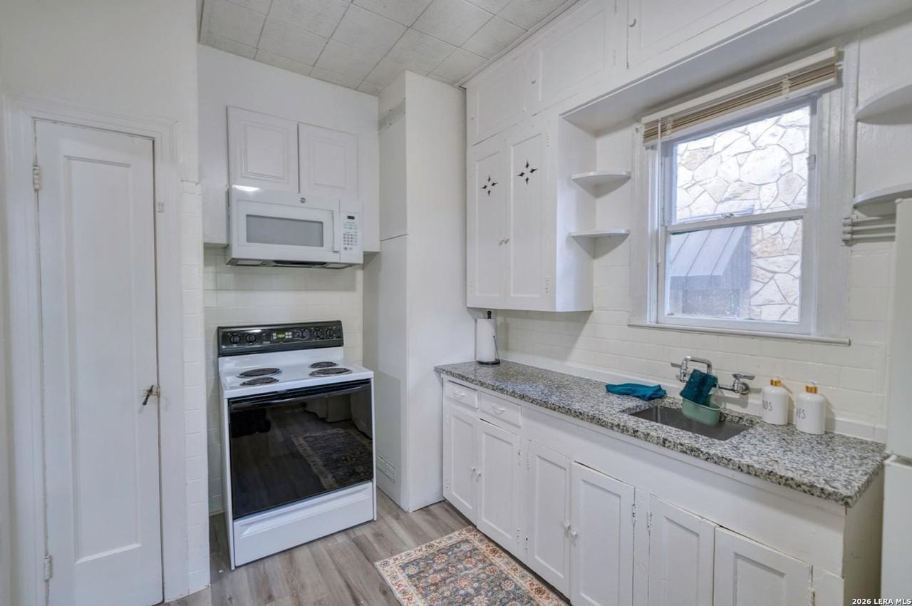 311 E Lullwood Ave - Photo 4 of 9