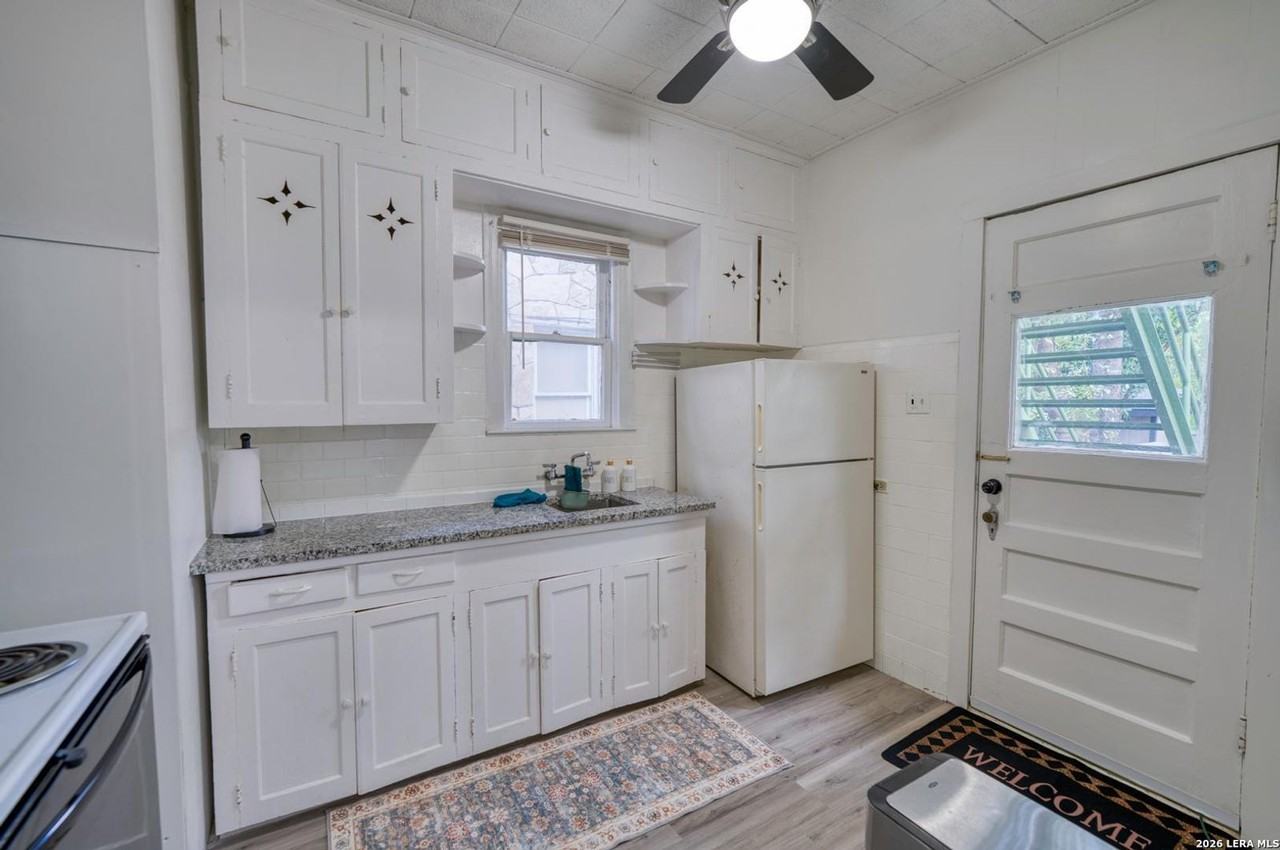 311 E Lullwood Ave - Photo 5 of 9