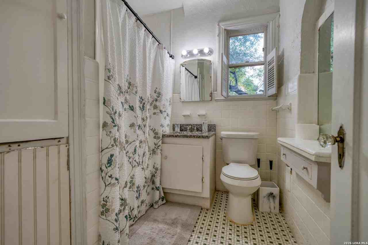 311 E Lullwood Ave - Photo 7 of 9