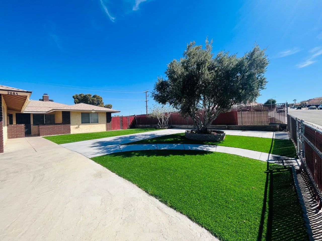 2081 Diamond Ave - Photo 2 of 3