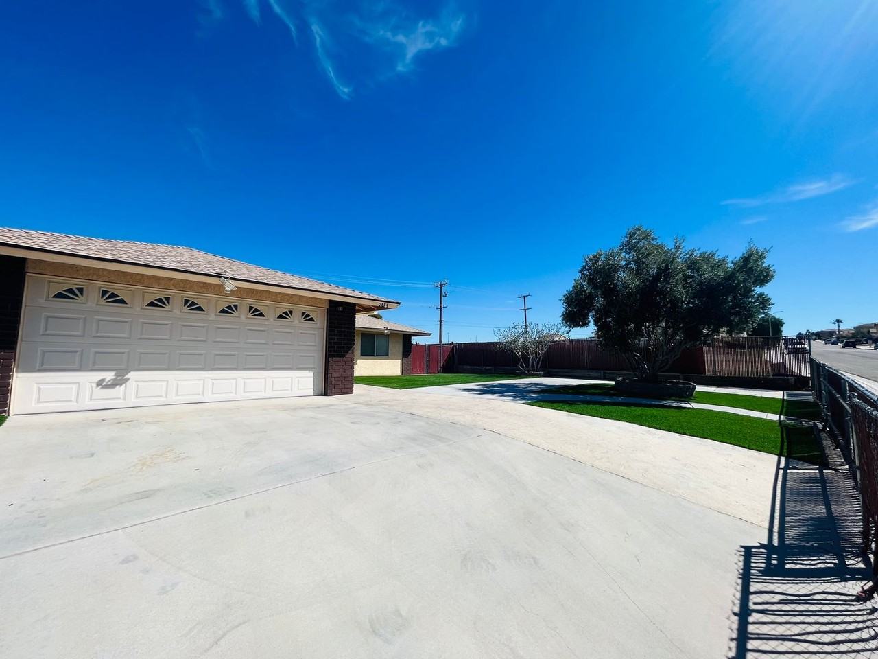 2081 Diamond Ave - Photo 3 of 3