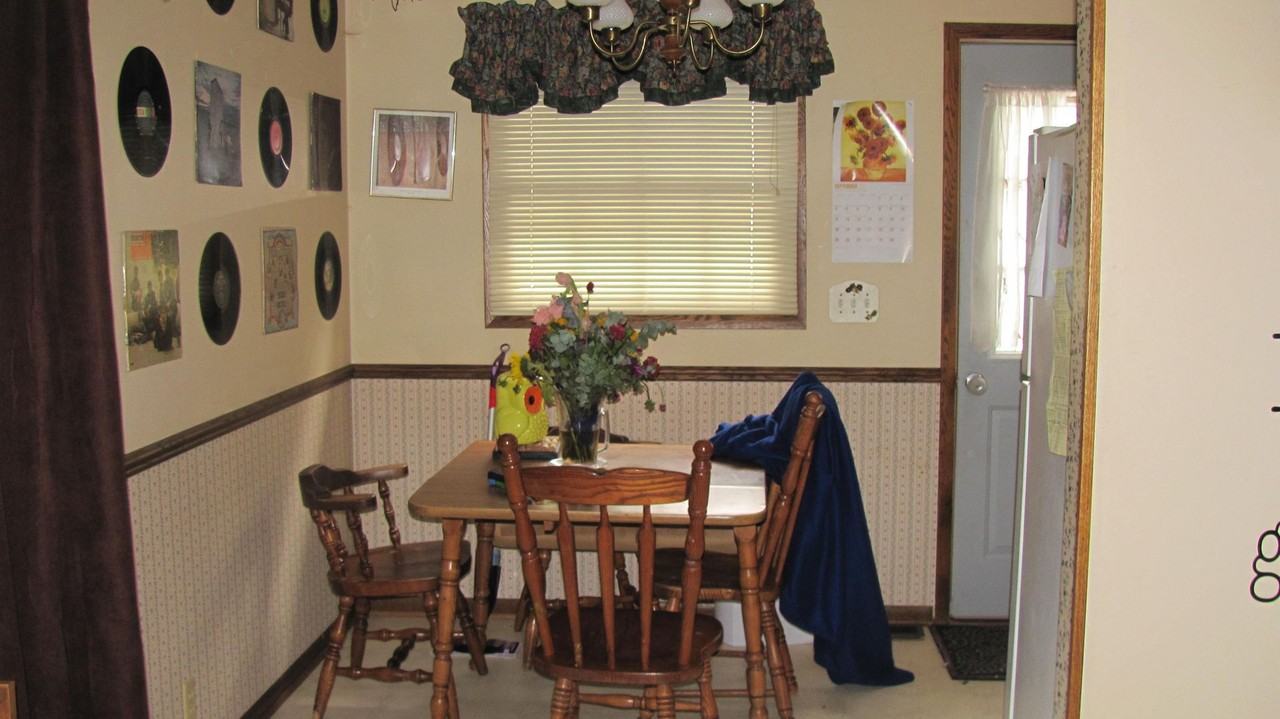 808 Coleman St - Photo 6 of 11