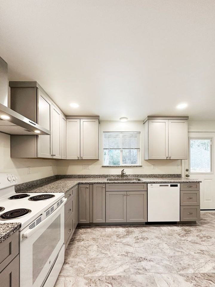 10023 38th Ave Ne - Photo 3 of 26