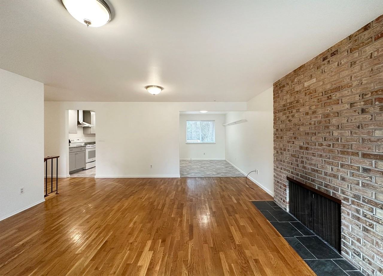 10023 38th Ave Ne - Photo 7 of 26