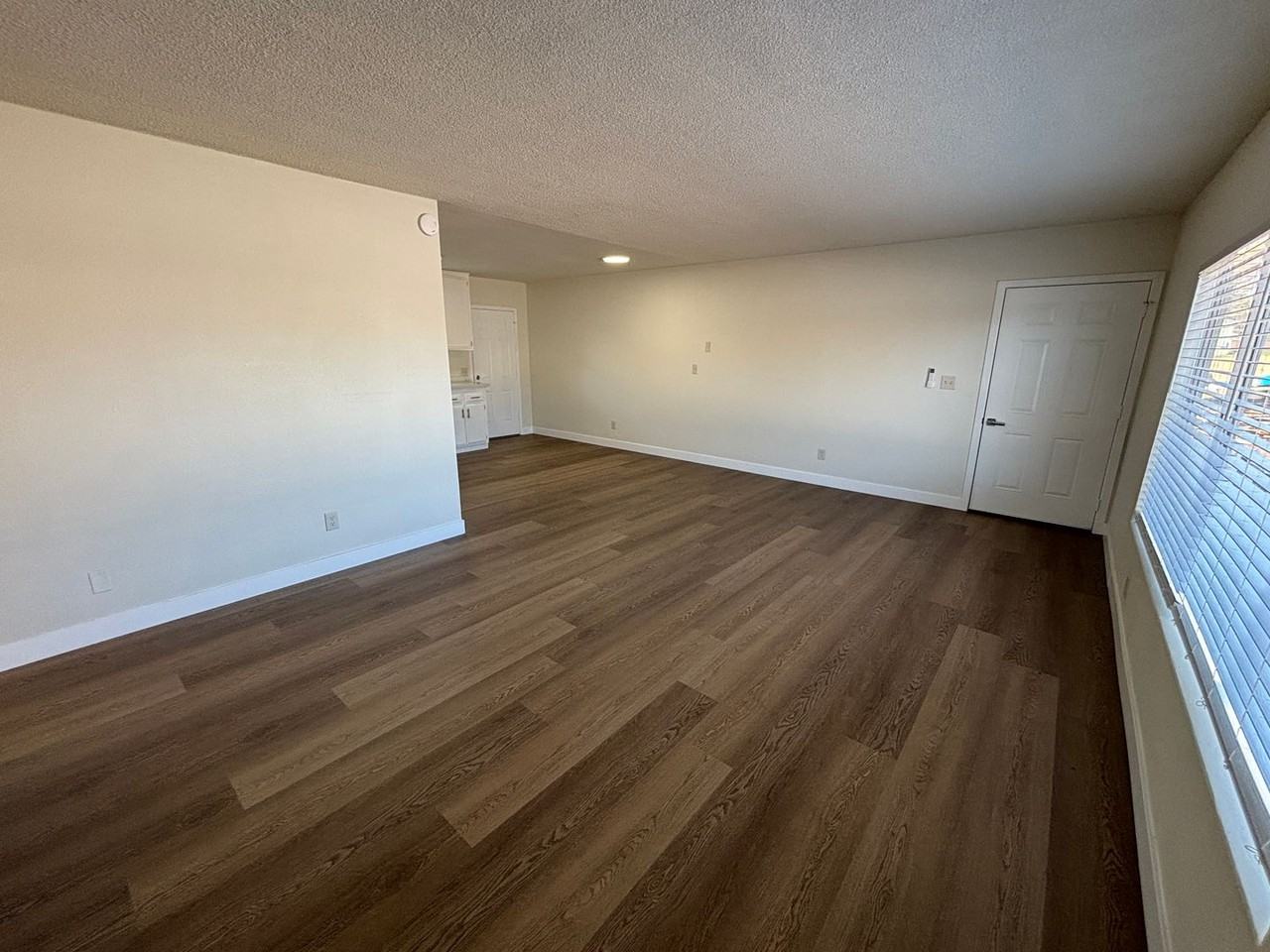 24338 Eucalyptus Ave - Photo 5 of 20