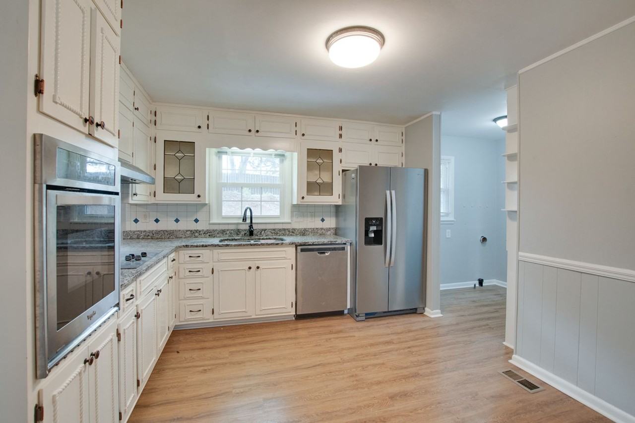 9802 Dolphin Dr Se - Photo 5 of 25