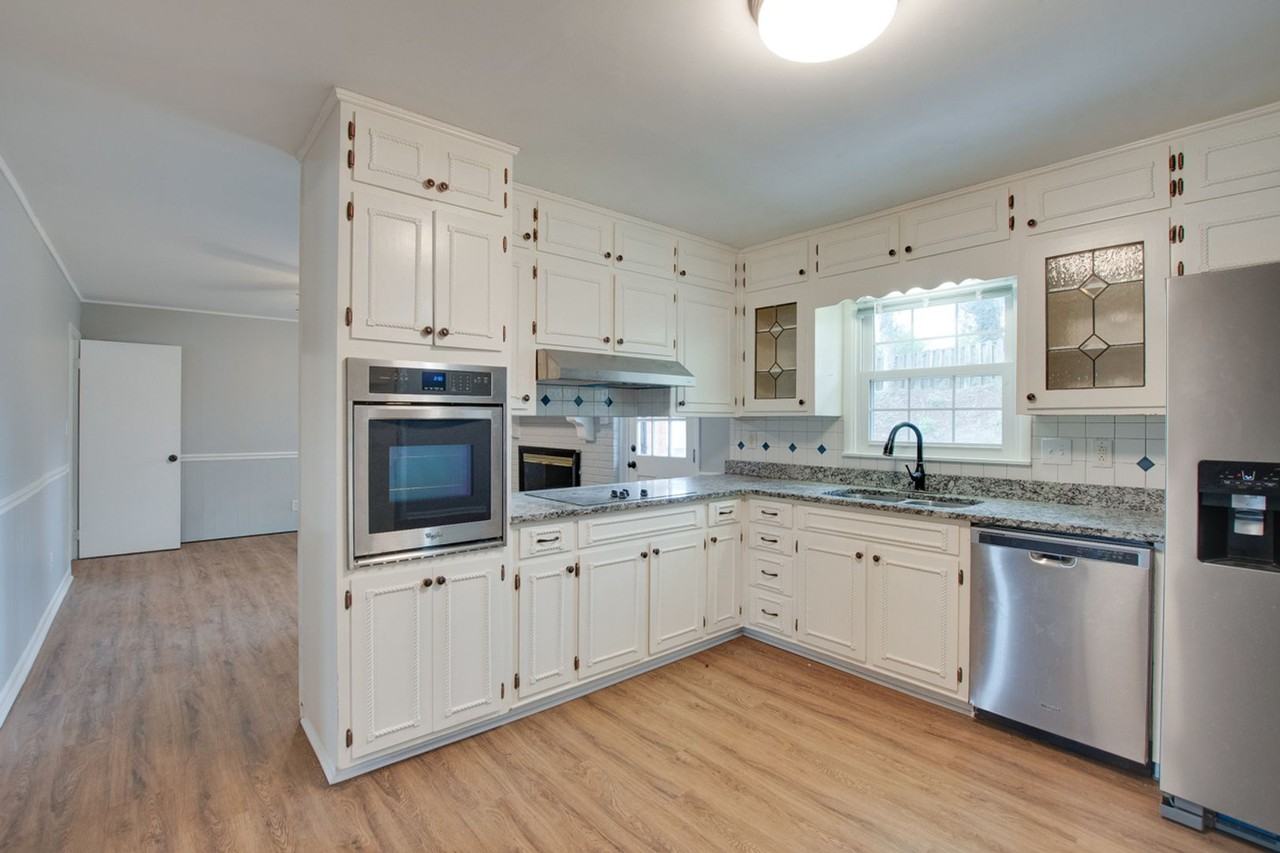 9802 Dolphin Dr Se - Photo 7 of 25