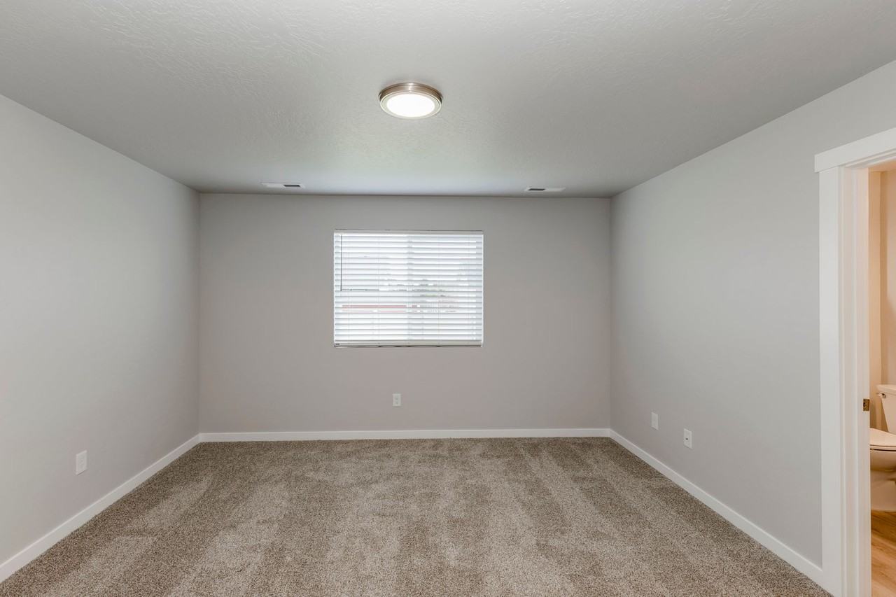 12166 W Barrington Dr - Photo 6 of 11