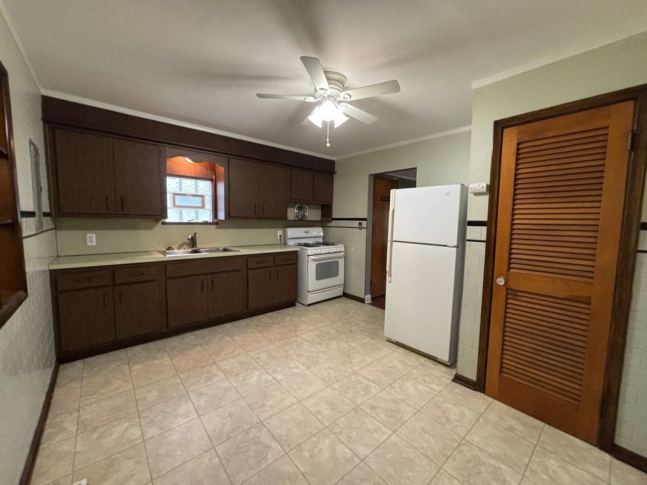 24408 Lauren Avenue - Photo 4 of 14