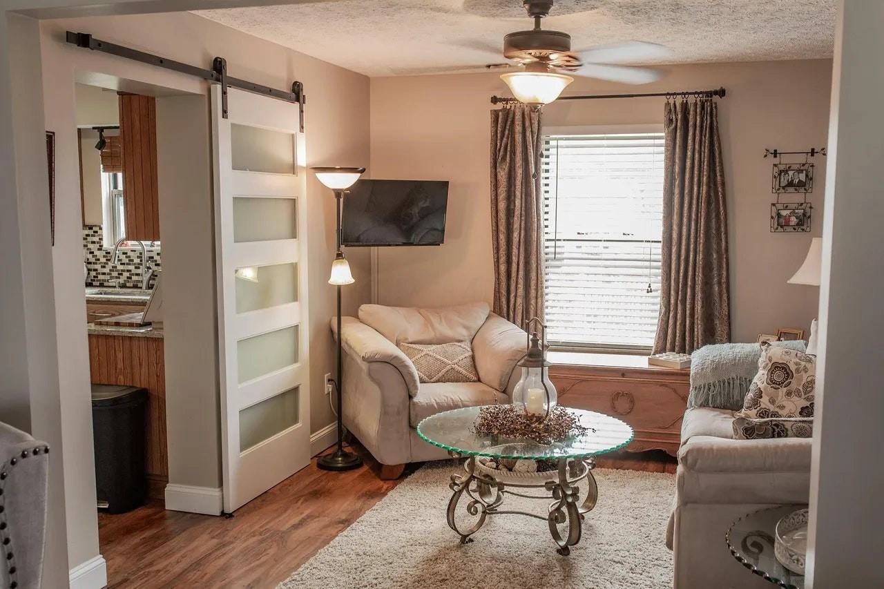 1042 Empire Dr - Photo 7 of 29