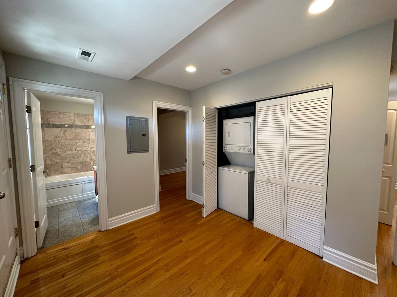 3917 W Altgeld St #AA - Photo 5 of 8