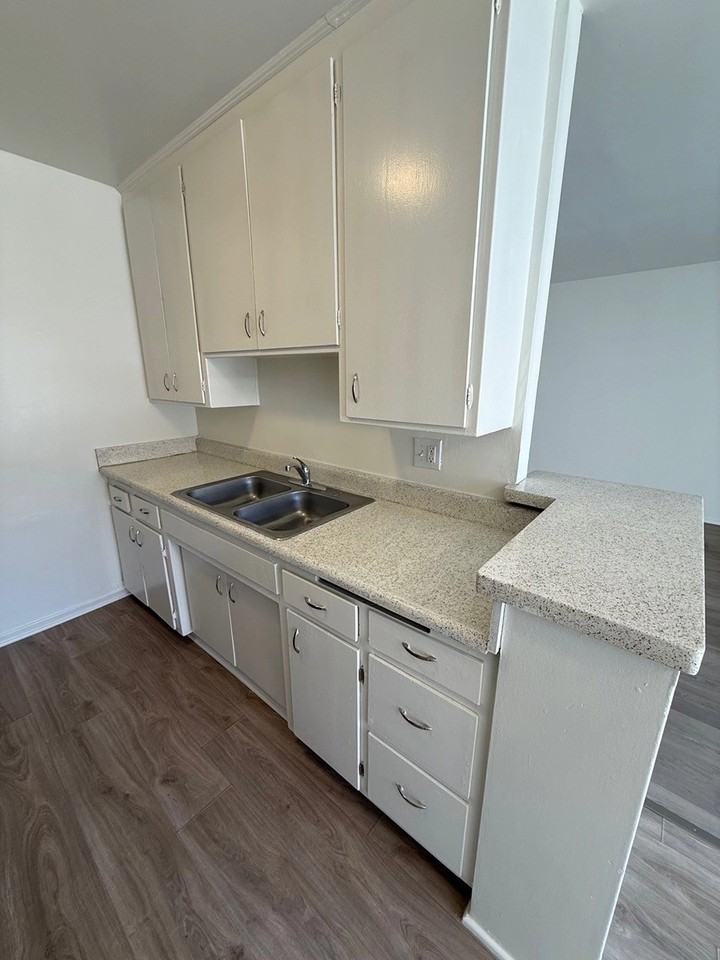 21809 Lanark - Photo 7 of 50