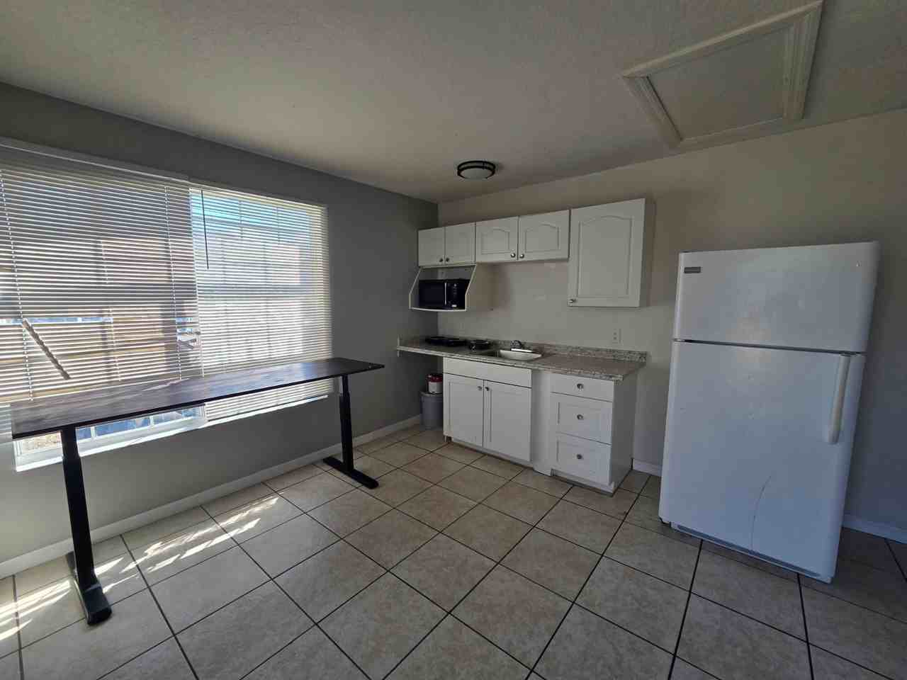 475 Caribbean Dr #B - Photo 4 of 28