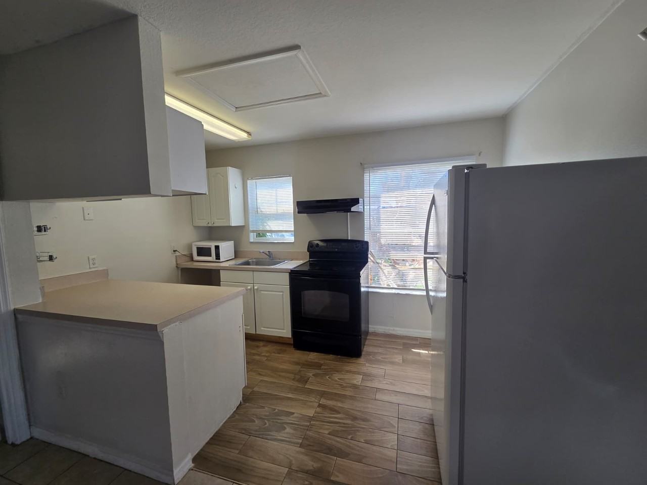 609 Caribbean Dr #B - Photo 4 of 29