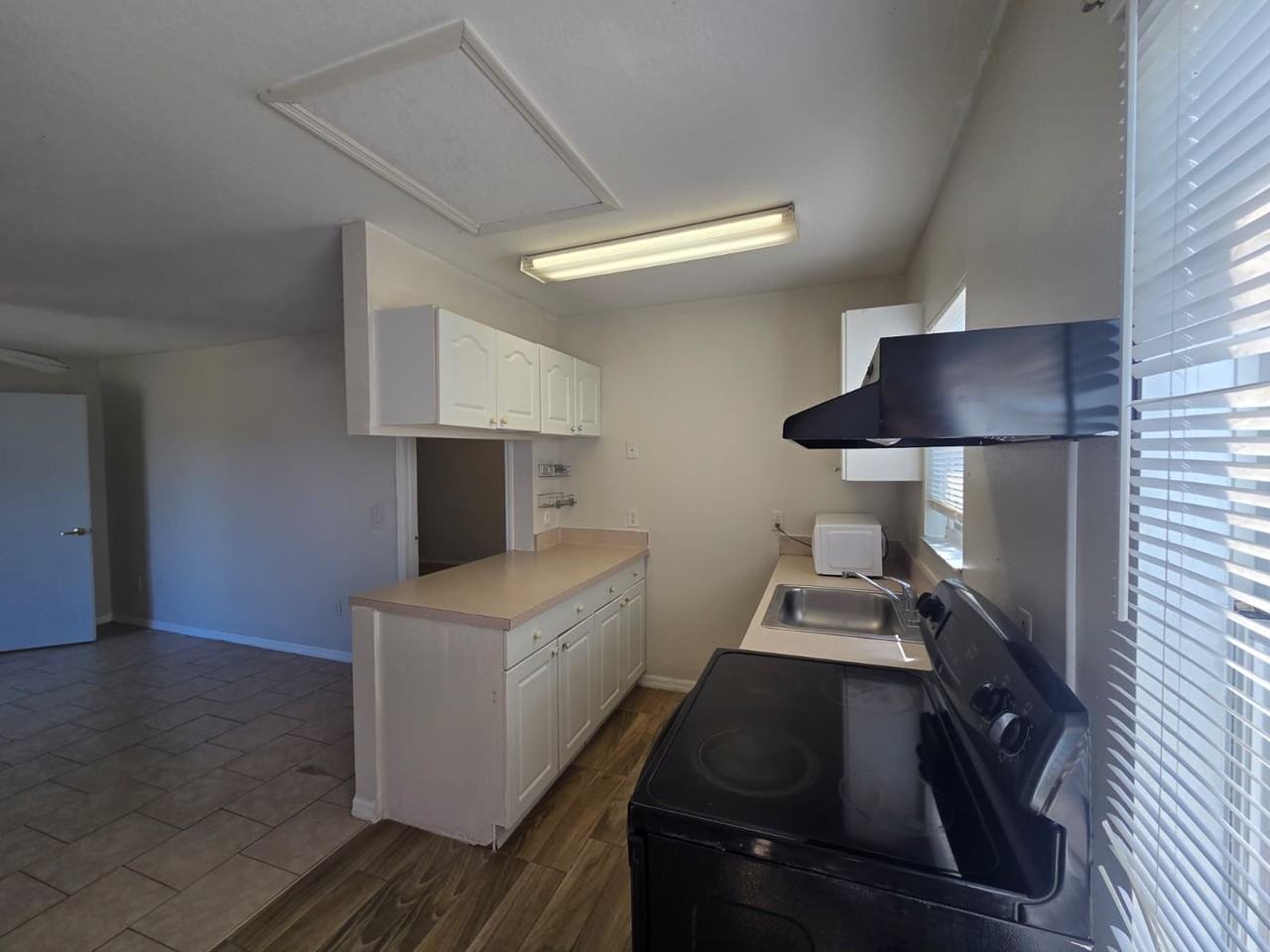 609 Caribbean Dr #B - Photo 5 of 29