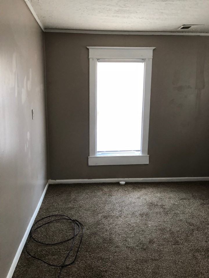 523 S Crysler Ave #B - Photo 3 of 5