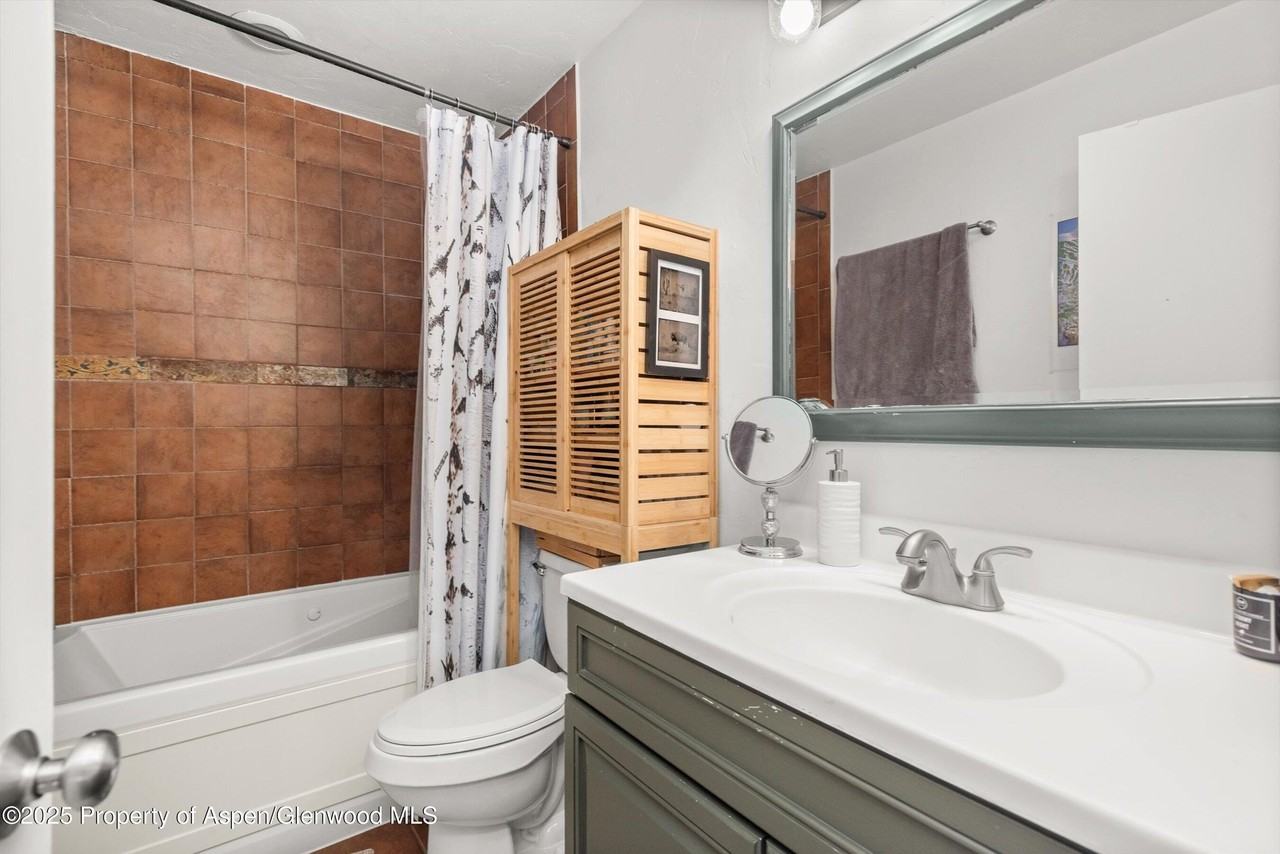 326 Midland Ave Unit 308 - Photo 4 of 11