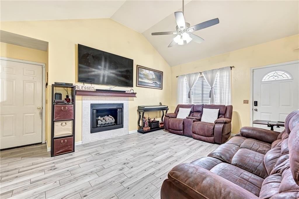 122 S Bailey St - Photo 2 of 21