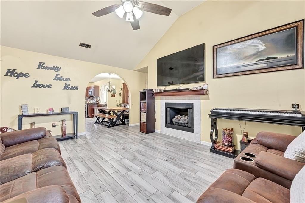 122 S Bailey St - Photo 4 of 21