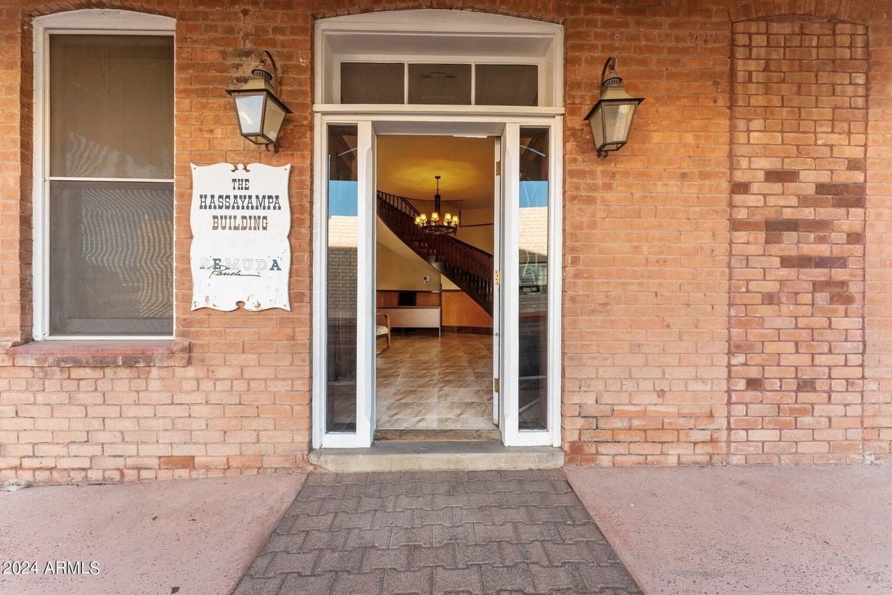 1 E Apache St - Photo 4 of 21