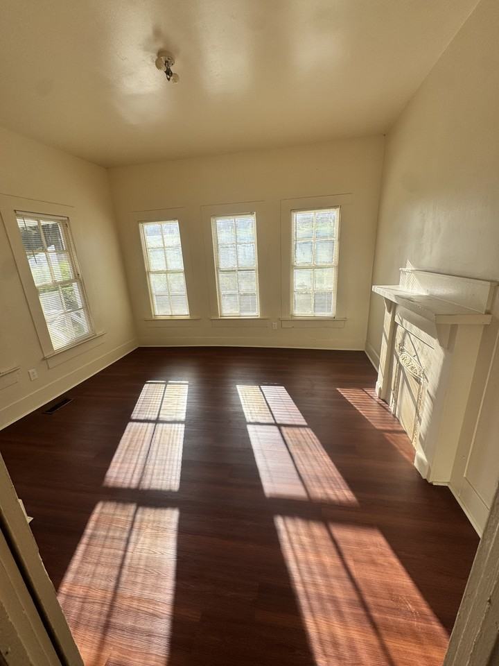 4208 47th Ave N #1 - Photo 5 of 19