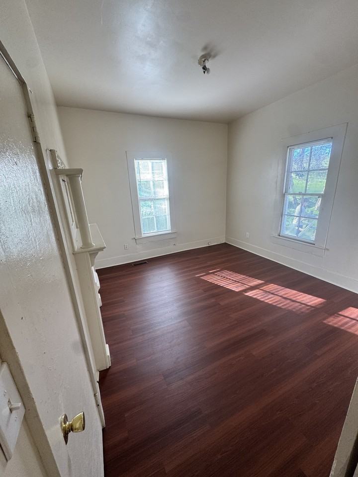 4208 47th Ave N #1 - Photo 7 of 19