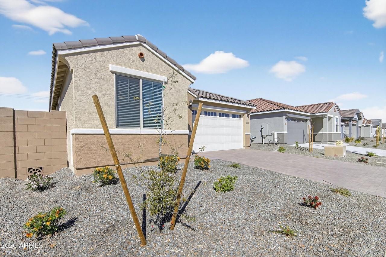 24244 W Raymond St - Photo 7 of 37