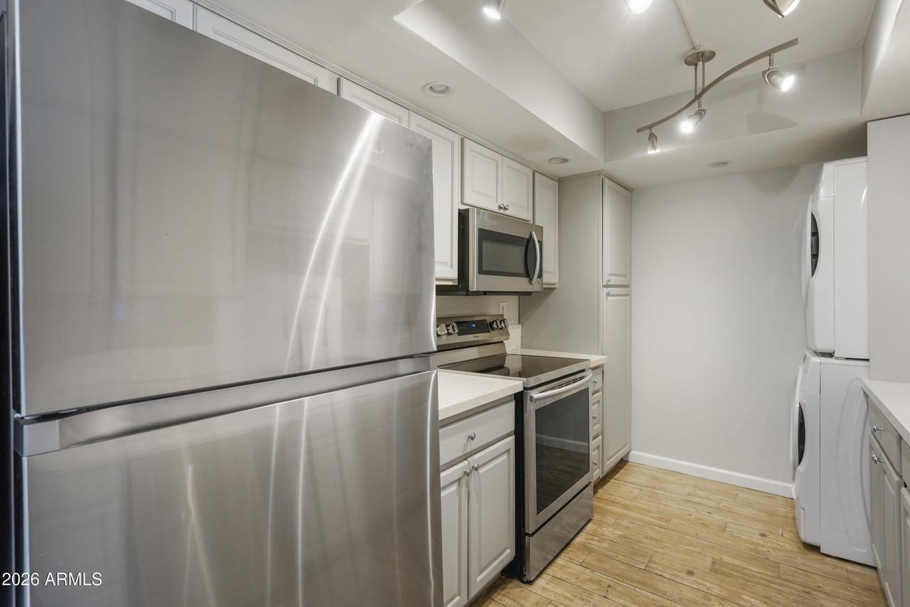 10444 N 69th St Apt 127 - Photo 4 of 10