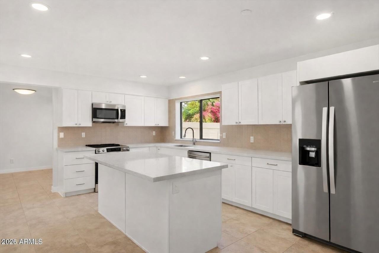 9012 E Sutton Dr - Photo 6 of 19