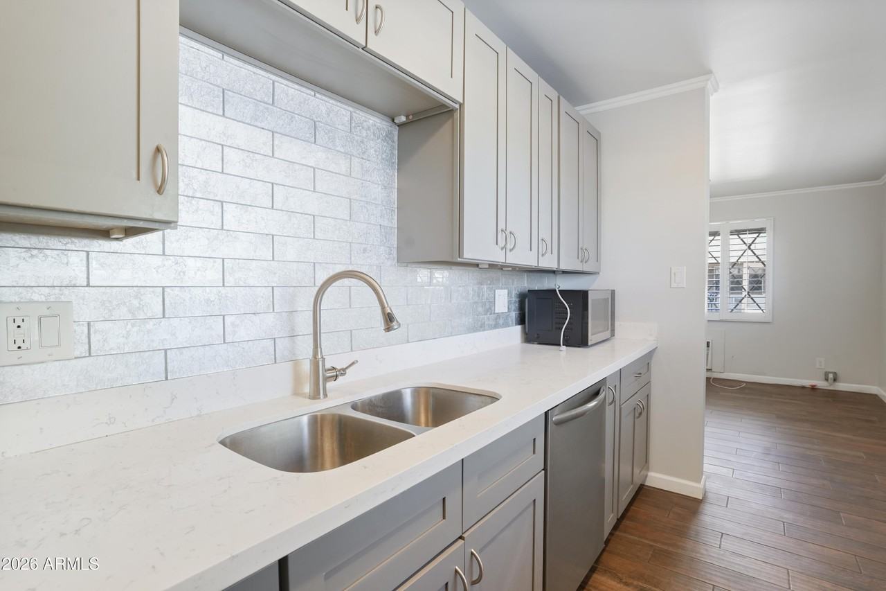 3426 N Miller Rd Apt 5 - Photo 2 of 10