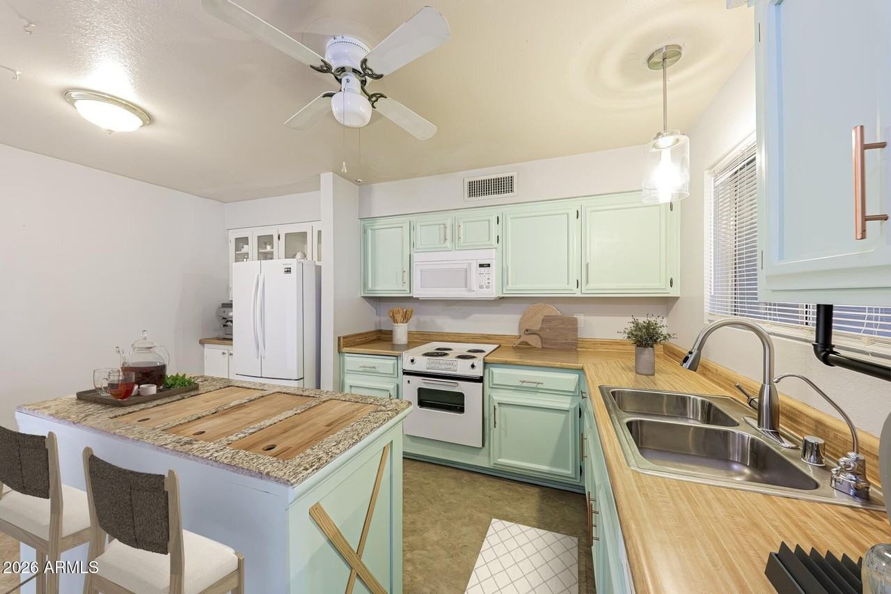 18422 N 30th Ln - Photo 6 of 48