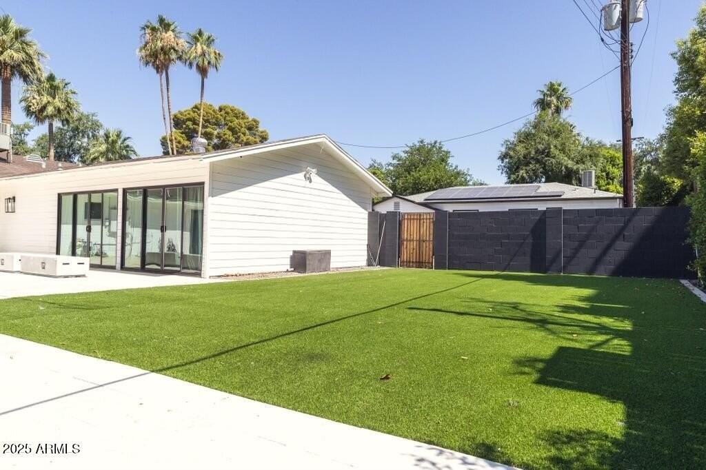 5323 N 6th St - Photo 3 of 40