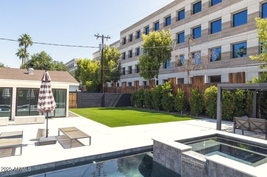 5323 N 6th St - Photo 6 of 40