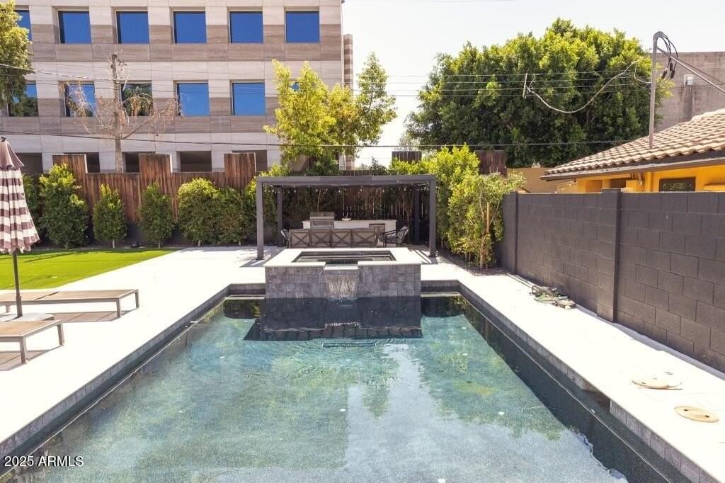 5323 N 6th St - Photo 7 of 40