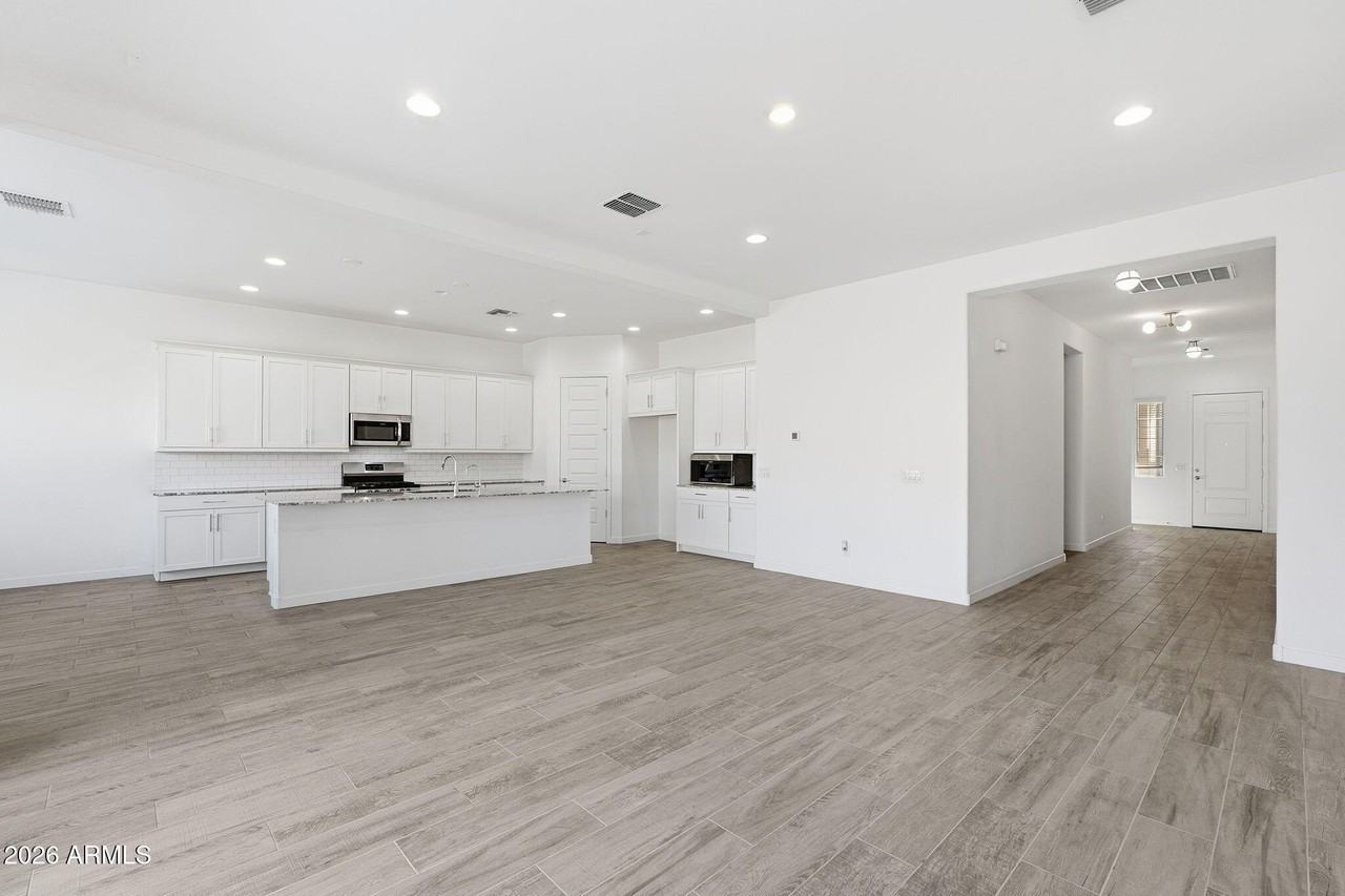 204 E Taurus Pl - Photo 4 of 27