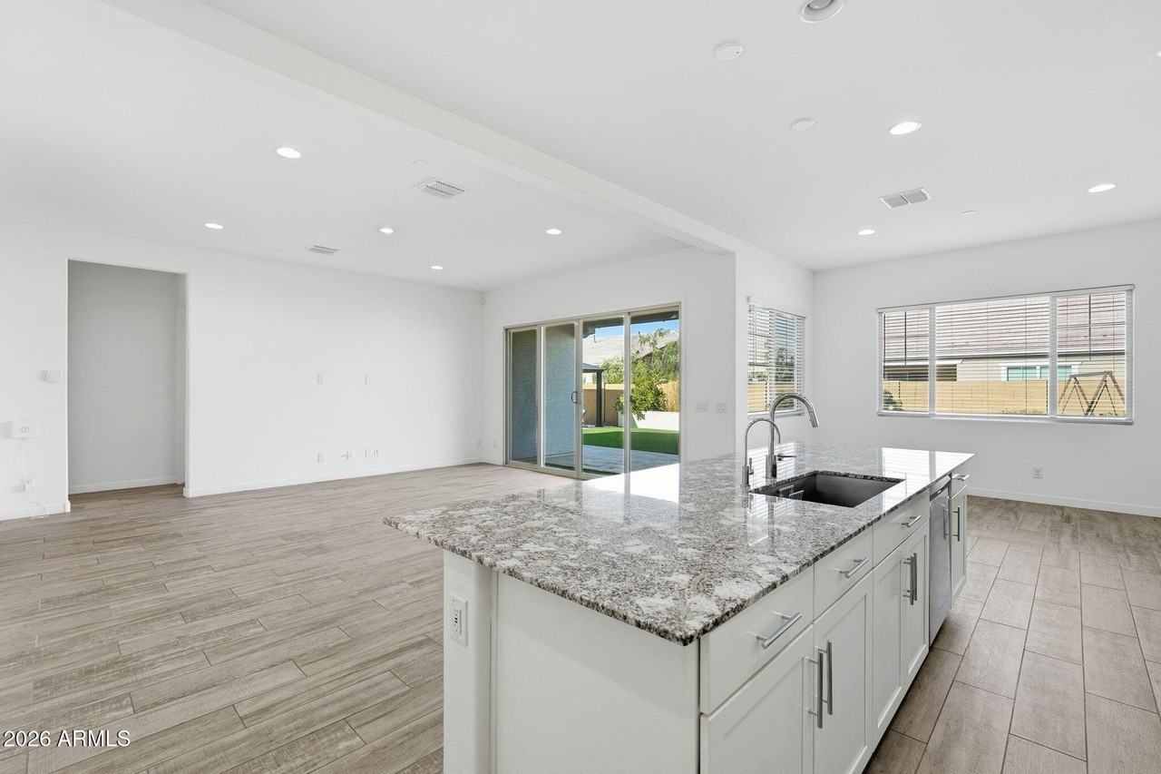 204 E Taurus Pl - Photo 6 of 27