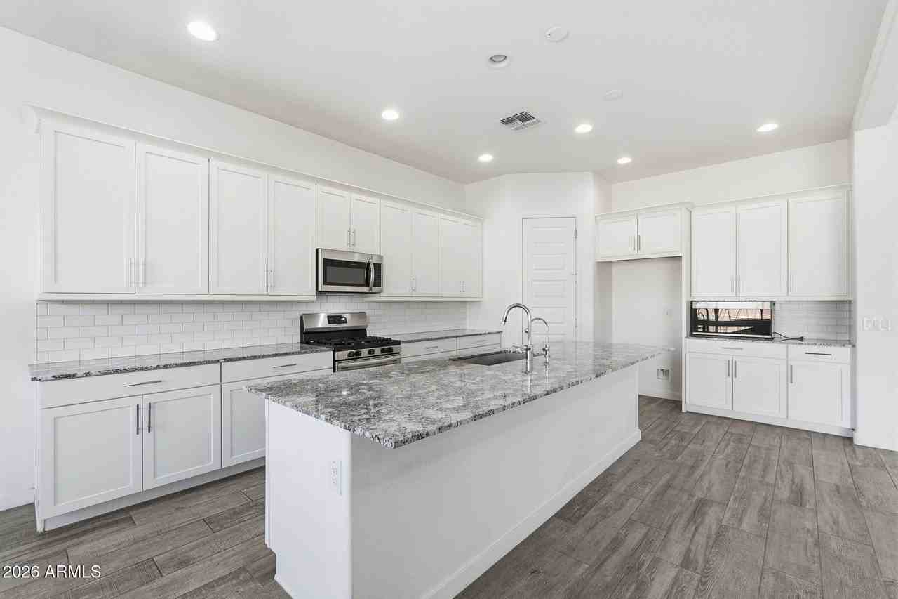 204 E Taurus Pl - Photo 7 of 27