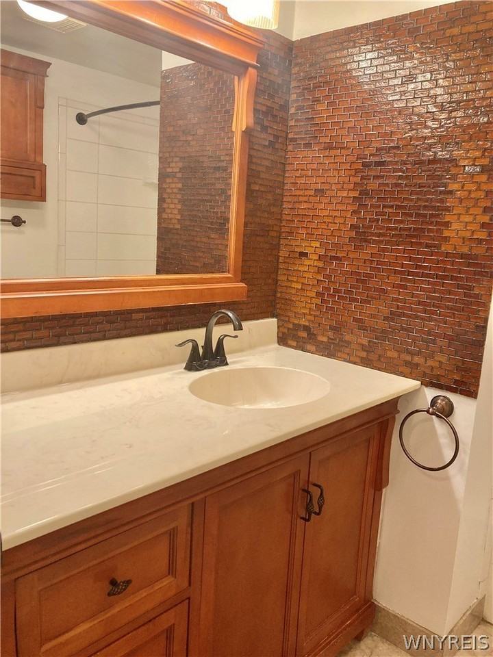 89 Johnson Park Unit 4 - Photo 3 of 4