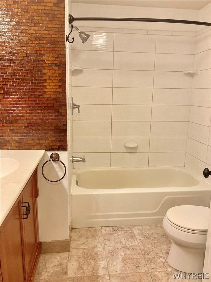 89 Johnson Park Unit 4 - Photo 4 of 4